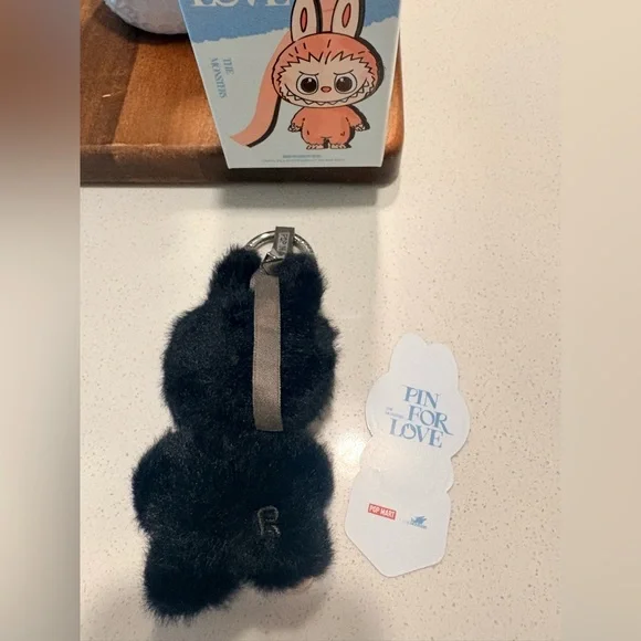 Labubu Pin For Love - R - Picture 2 of 3